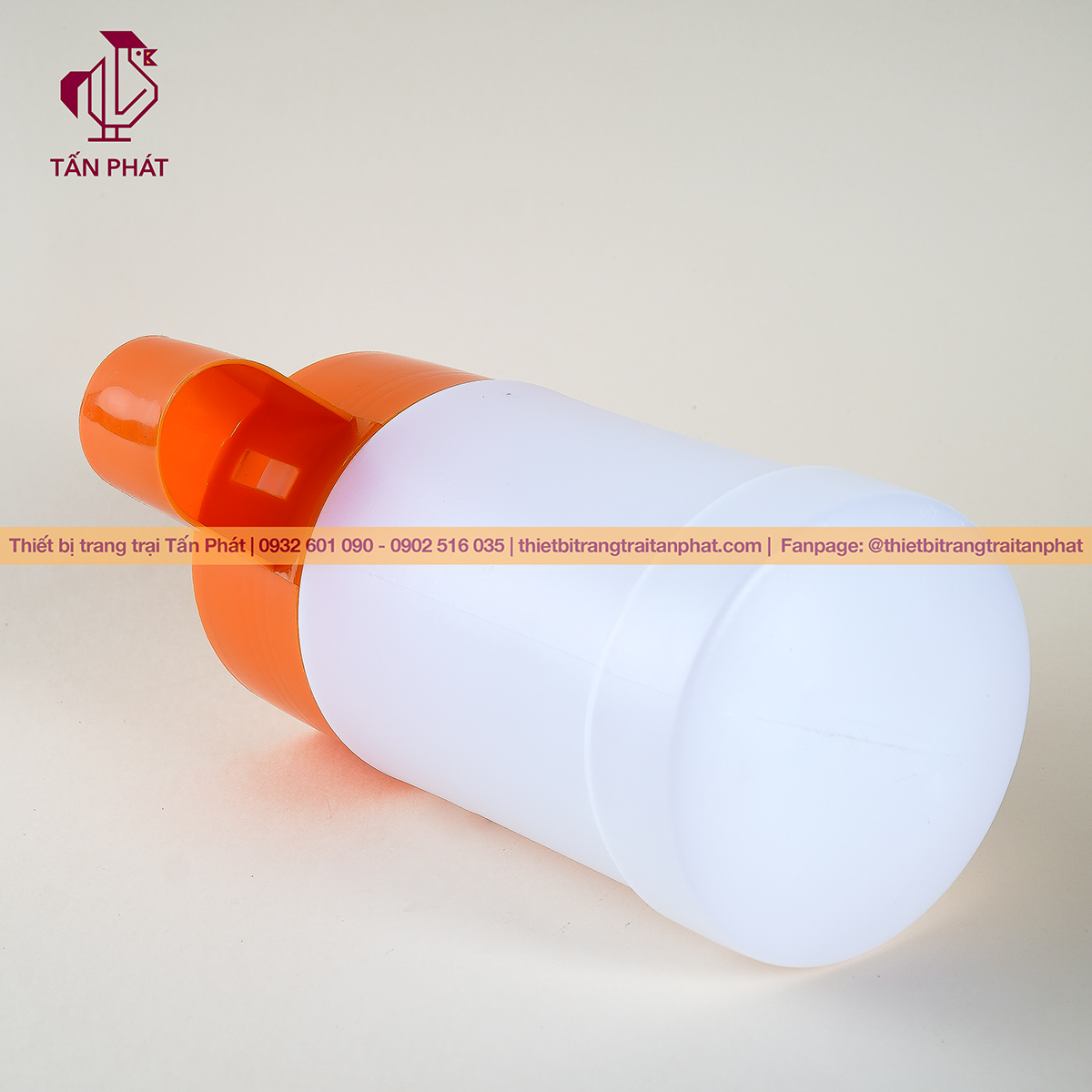 Bình uống nước cho chim bồ câu - Thiết bị trang trại Tấn Phát Bình uống nước cho chim bồ câu